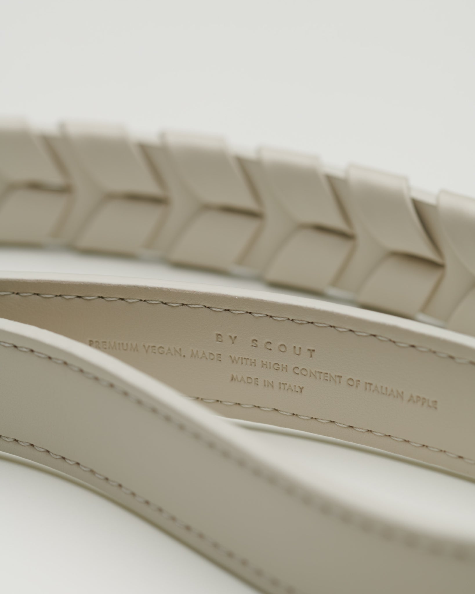 Mela Caspita Adjustable City Leash - Cream - By Scout